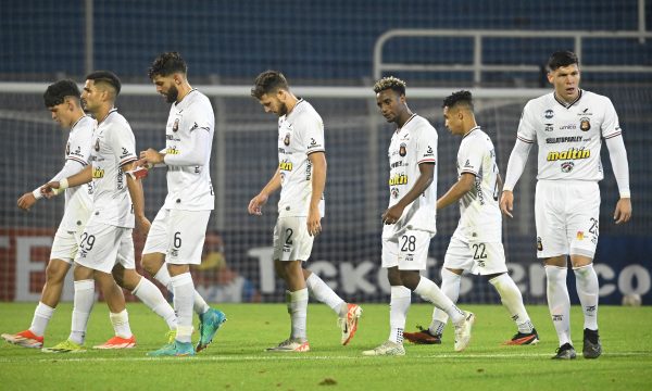 Caracas foi derrotado por 4 a 1 pelo Rosario Central no jogo passado (foto: Marcelo Manera / AFP)