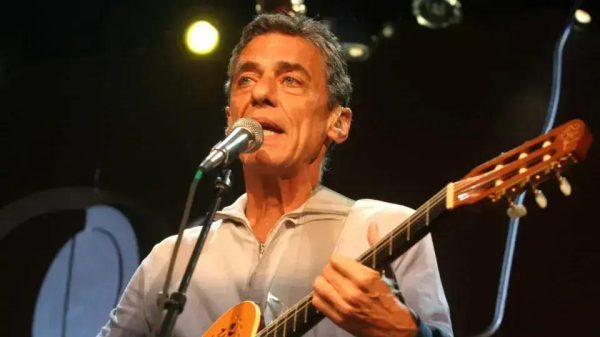 Chico Buarque recebe alta após cirurgia cerebral para hidrocefalia