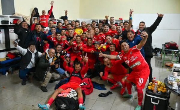 Jogadores do Cienciano celebram classificao na Copa Sul-Americana (foto: Reproduo/Instagram/Club Cienciano)