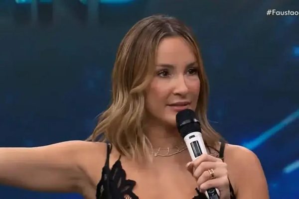 Claudia Leitte enfrenta vaias na abertura do Carnaval de Salvador