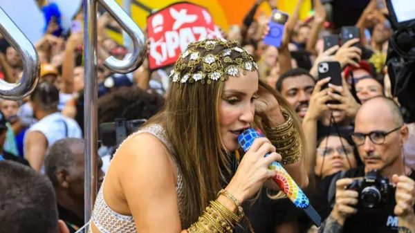 Claudia Leitte gera polêmica com mensagem a comunidade LGBT durante show