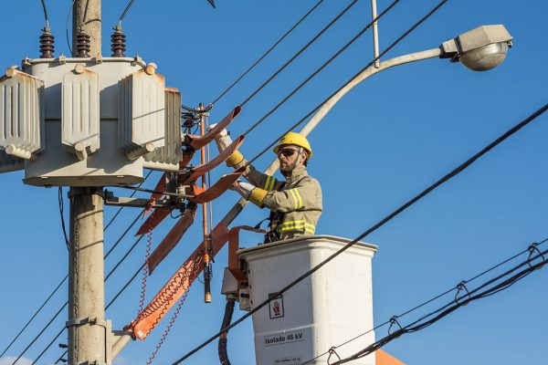 Conta de luz em Minas vai ficar quase 15% mais cara para residências