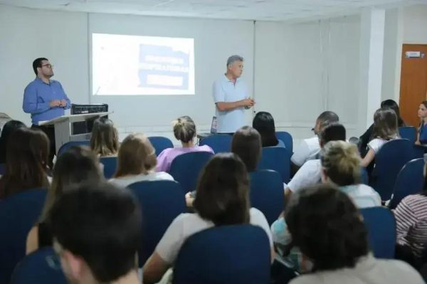 Coronel Fabriciano capacita servidores em plano contra síndromes respiratórias