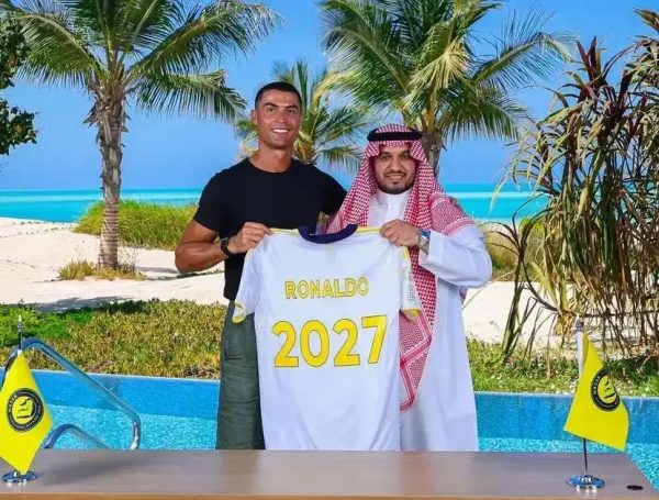 Cristiano Ronaldo renova contrato com Al-Nassr até 2027 e promete jogar até os 42 anos