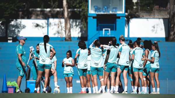 Jogadoras do Cruzeiro durante treinamento (foto: Gustavo Martins/Cruzeiro)