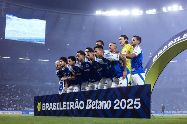 Jogadores do Cruzeiro posicionados para foto no Mineiro (foto: Gustavo Aleixo/Cruzeiro)