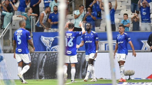 Jogadores do Cruzeiro comemorando gol sobre Tombense, no Mineiro (foto: Ramon Lisboa/EM/D.A Press)