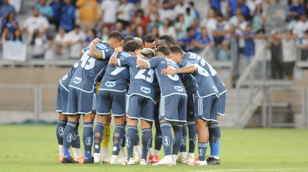 Jogadores do Cruzeiro reunidos no Mineiro (foto: Alexandre Guzanshe/EM/D.A Press)