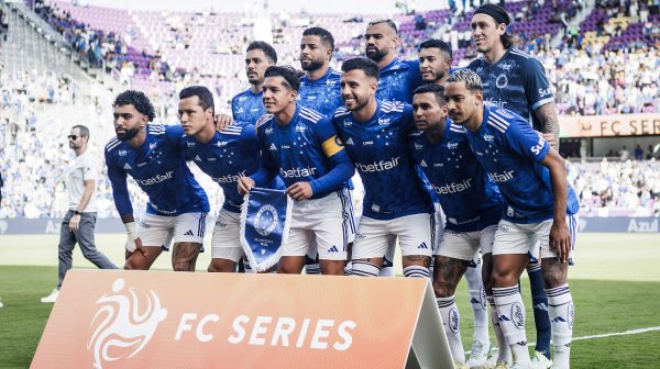 Elenco titular do Cruzeiro no empate sem gols com o Atltico (foto: Gustavo Aleixo/Cruzeiro)