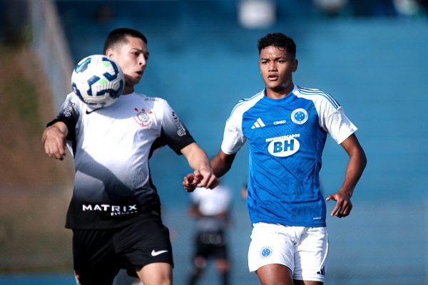 Utilizado pela equipe principal do Cruzeiro, atacante Kaique Kenji atuou no primeiro tempo da derrota para o Corinthians, pela 11 rodada do Brasileiro Sub-20 (foto: Gustavo Martins/Cruzeiro)