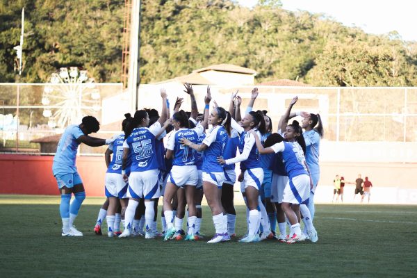 Jogadoras do Cruzeiro em jogo pela Srie A1 do Brasileiro Feminino (foto: Gustavo Martins/Cruzeiro)
