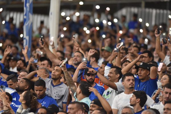Torcida do Cruzeiro em vitria sobre o Flamengo no Mineiro, pelo Campeonato Brasileiro (foto: Ramon Lisboa/EM/D.A Press)