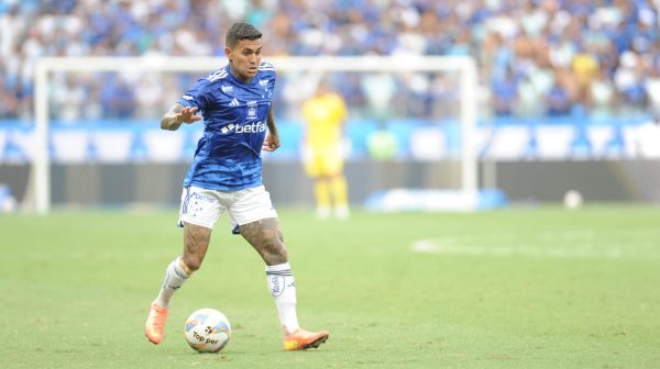 Dudu, atacante do Cruzeiro, em confronto com Atltico, no Mineiro (foto: Alexandre Guzanshe/EM/D.A Press)