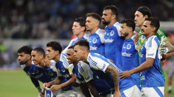 Jogadores do Cruzeiro em pose para foto antes de vitria sobre o Vila Nova, pela Copa do Brasil (foto: Alexandre Guzanshe/EM/D.A. Press)