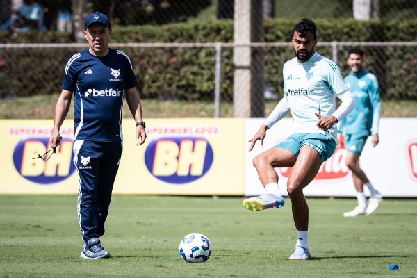 Leonardo Jardim, tcnico do Cruzeiro, e Fabrcio Bruno, zagueiro (foto: Gustavo Aleixo/Cruzeiro)