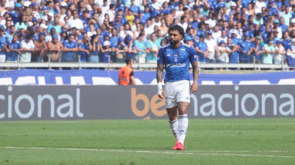 Gabigol, atacante do Cruzeiro, durante jogo com Atltico no Mineiro (foto: Edesio Ferreira/EM/D.A. Press)
