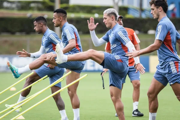 Cruzeiro terá abril com dois clássicos contra Atlético e estreias em competições