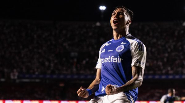 Kaio Jorge, atacante do Cruzeiro, comemorando gol (foto: Marco Galvo)