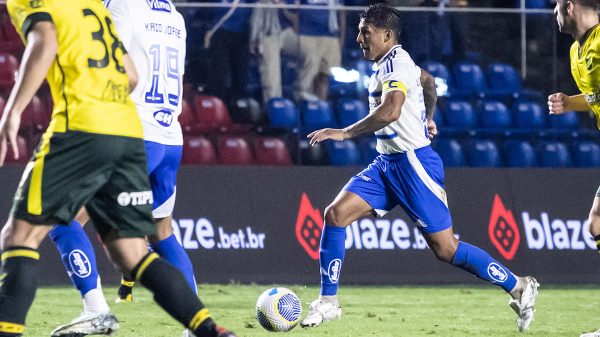 Lucas Romero, volante do Cruzeiro, em amistoso com Defensa y Justicia (foto: Gustavo Aleixo/Cruzeiro)