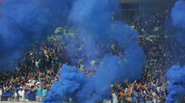 Torcedores do Cruzeiro no Mineiro em clssico contra Atltico (foto: Alexandre Guzanshe/EM/D.A Press)