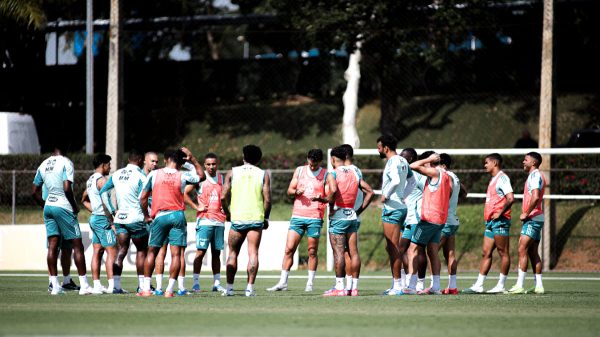 Jogadores do Cruzeiro em treinamento na Toca da Raposa 2 (foto: Gustavo Martins/Cruzeiro)