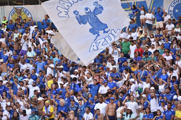 Torcedores do Cruzeiro no Mineiro para clssico com Amrica (foto: Ramon Lisboa/EM/D.A Press)