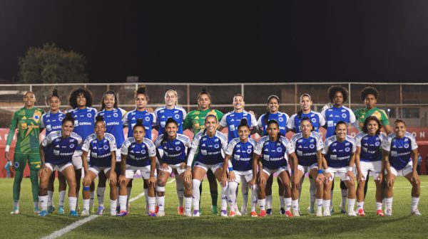 Jogadoras do Cruzeiro antes de empate por 1 a 1 com Flamengo, pela oitava rodada do Campeonato Brasileiro Feminino (foto: Gustavo Martins/Cruzeiro
)