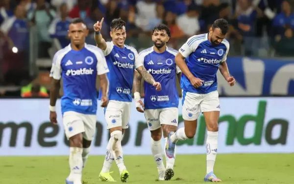 Cruzeiro se destaca com nove jogos invictos e lidera o cenário nacional