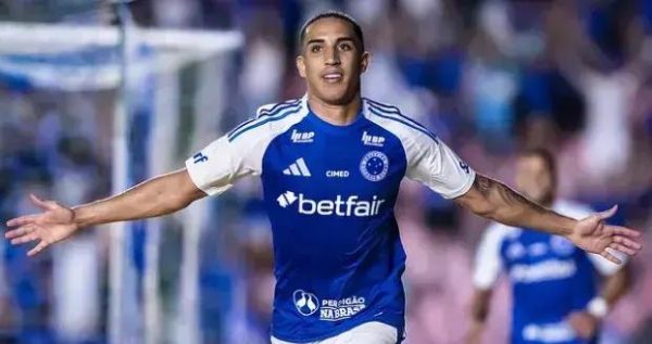 Cruzeiro vence Vasco e Pedrinho sugere saída de Dudu em Uberlândia