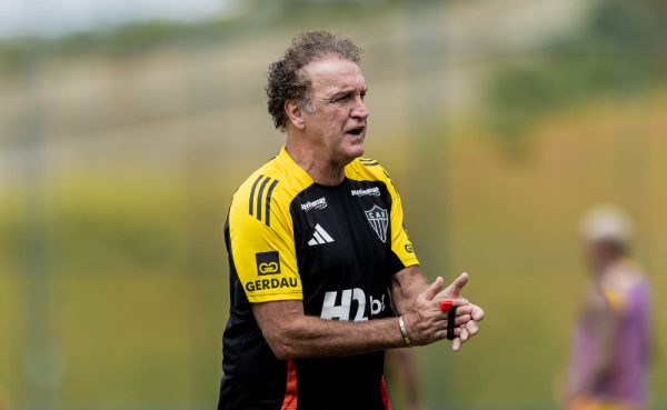 Cuca durante treinamento do Atltico na Cidade do Galo (21/3) (foto: Pedro Souza/Atltico)