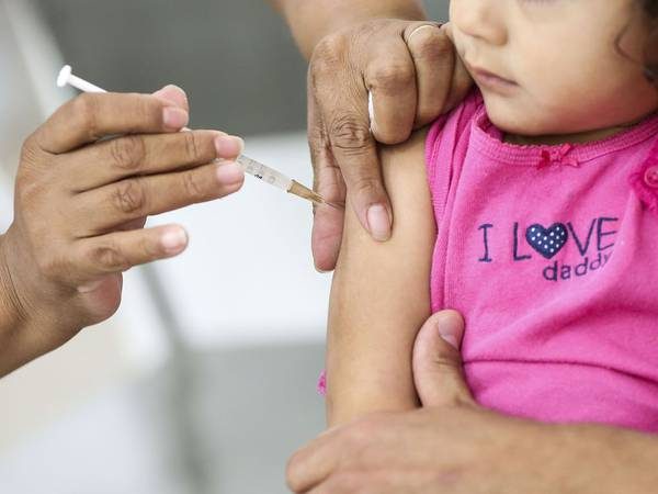 Riscos dos pneumococos para crianças e adultos vão além de pneumonias