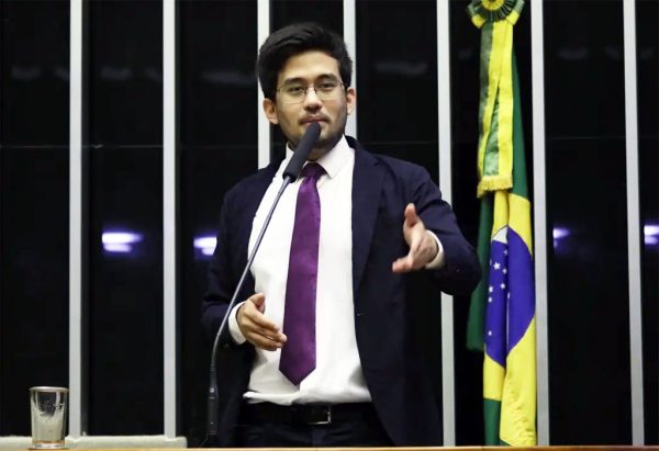 Deputado federal Kim Kataguiri afirma que “o governo Lula começa a cair hoje”
