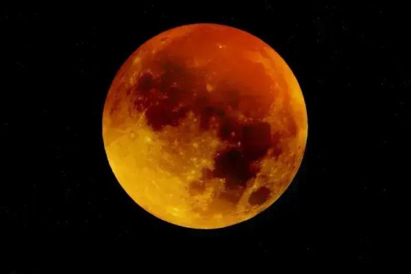 Descubra o primeiro eclipse lunar de 2025 visível em todo o Brasil