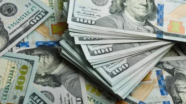 Dólar atinge R$ 5,80 em meio ao aumento de empregos formais