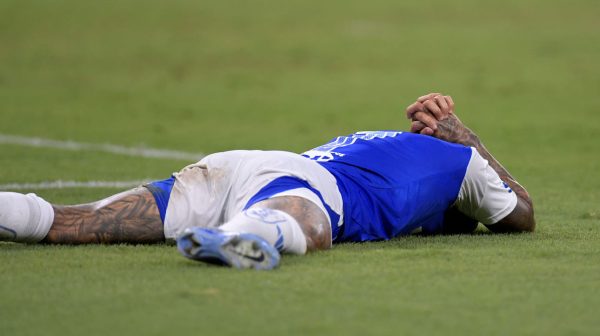 Dudu, ex-atacante do Cruzeiro, no gramado do Mineiro (foto: Douglas Magno/AFP)