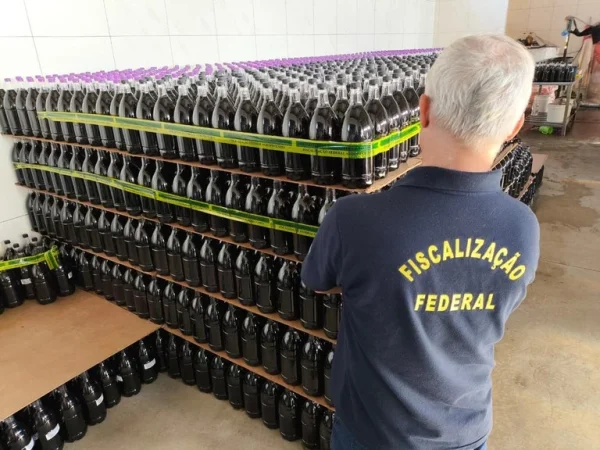 Golpe: fábrica envasa 32 mil litros de suco com álcool e chama de ‘vinho gaúcho’