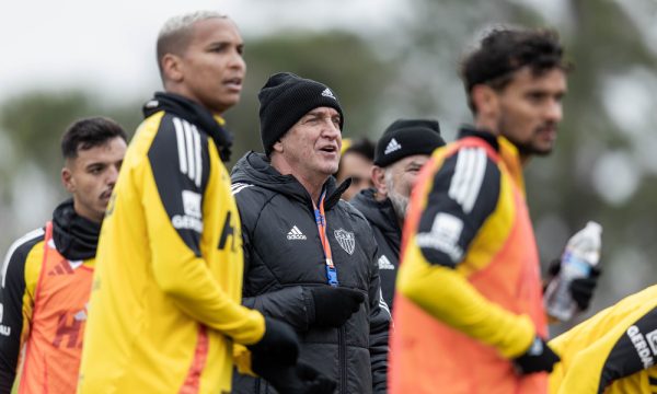 Deyverson, Cuca e Scarpa em treino do Atltico (foto: Pedro Souza/Atltico)