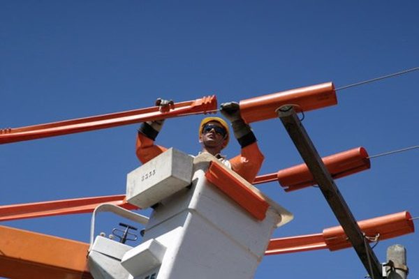 Cemig abre inscrições curso de eletricista de redes áreas em Governador Valadares | Vales de Minas Gerais