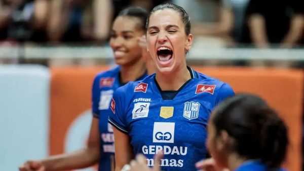 Júlia Kudiess faz mãe chorar após vitória do Minas na Superliga