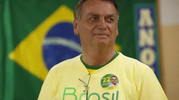 Entenda por que Pix de R$ 2 milhões de Bolsonaro ao filho pode não pagar impostos