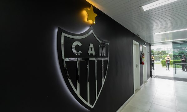 Escudo do Atltico na Cidade do Galo (foto: Pedro Souza/Atltico)