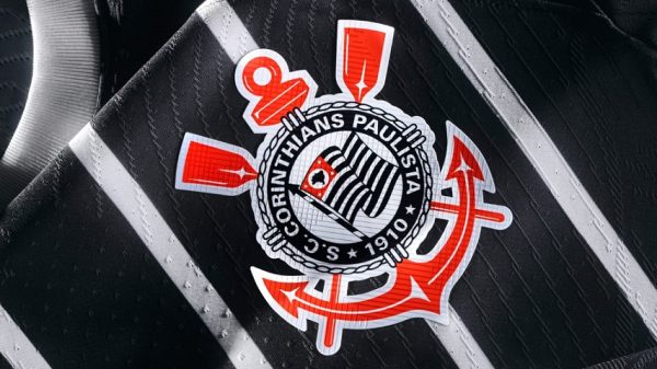 Jogador amado pela torcida do Corinthians foi visto em balada e se complicou no clube atual