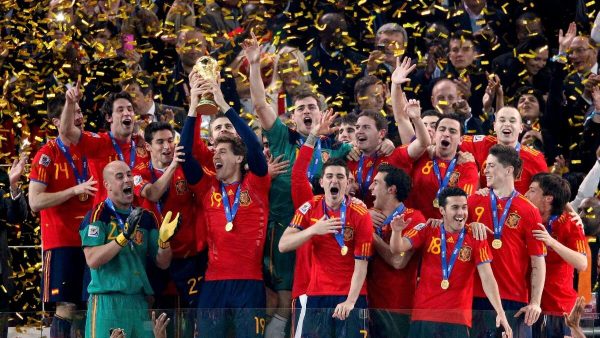 Srgio Ramos venceu Copa do Mundo de 2010 com a Espanha (foto: MICHAEL KOOREN/AFP)