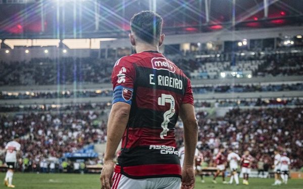 Everton Ribeiro envia contraproposta ao Flamengo