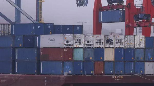 Exportações da China crescem 8% em abril, desafiando a guerra comercial