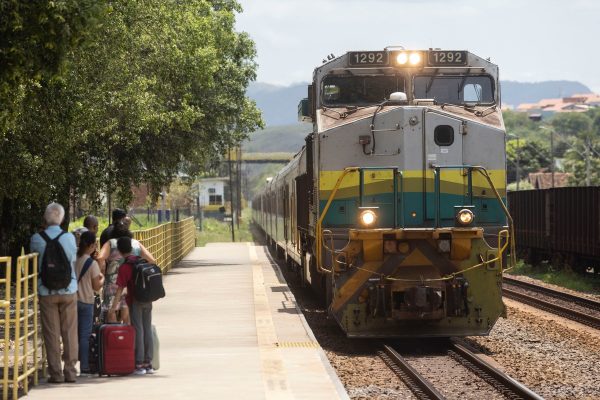 Vale faz campanha de conscientização sobre os perigos da ferrovia em seis cidades do Leste de Minas