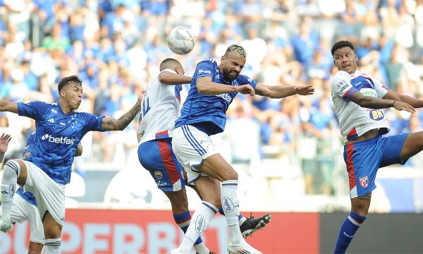 Cruzeiro e Betim se enfrentaram no Mineiro (foto: Alexandre Guzanshe/EM D.A Press)