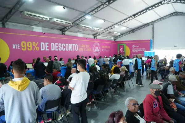 Mutirão do Serasa de negociação de dívidas com bancos está disponível nos Correios