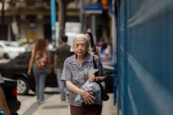 Fernanda Montenegro brilha em 'Vitória', filme inspirado em uma história real