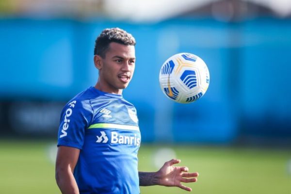 Fernando Henrique, do Cruzeiro, pode pegar até seis jogos de suspensão